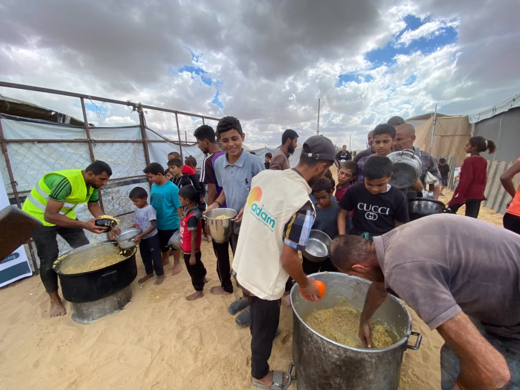 Feed families in gaza